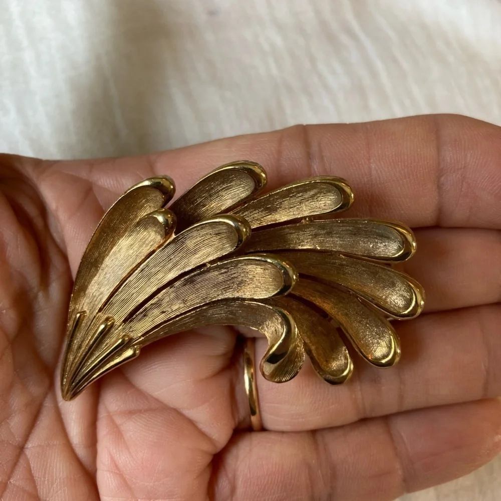 Vintage Signed‎ JJ Brushed Gold Tone Abstract Brooch - Picture 6 of 6